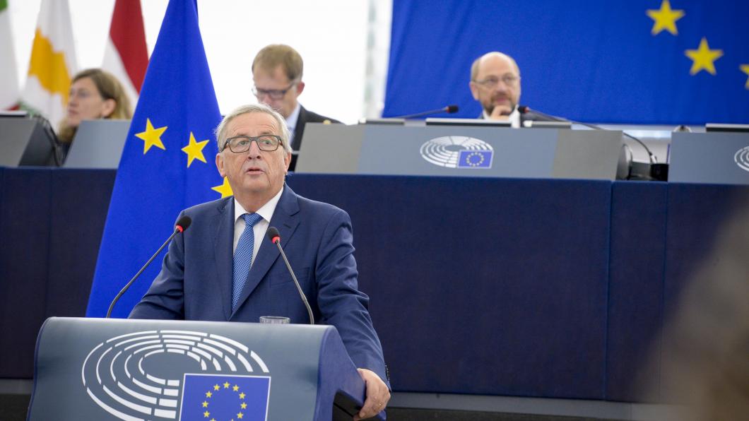 Juncker spreekt de Staat van de Europese Unie uit. Juncker spreekt de Staat van de Europese Unie uit.