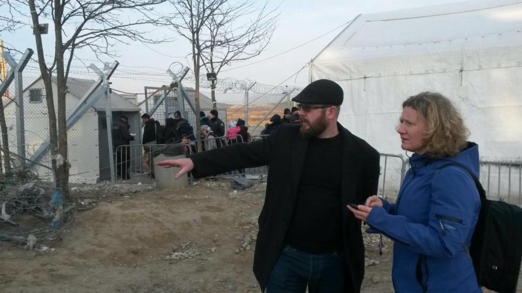 Judith Sargentini bij de grens tussen Griekenland en Macedonië  Judith Sargentini bij de grens tussen Griekenland en Macedonië