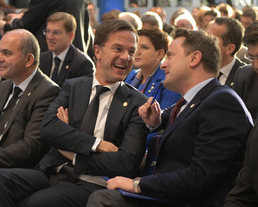 Premier Rutte in gesprek met zijn Luxemburgse collega Bettel Premier Rutte in gesprek met zijn Luxemburgse collega Bettel