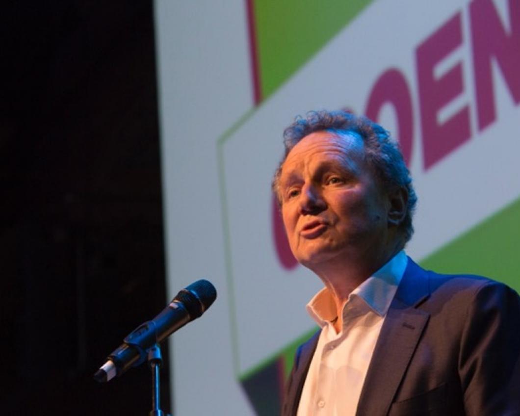 Van Ojik spreekt het GroenLinks-congres toe